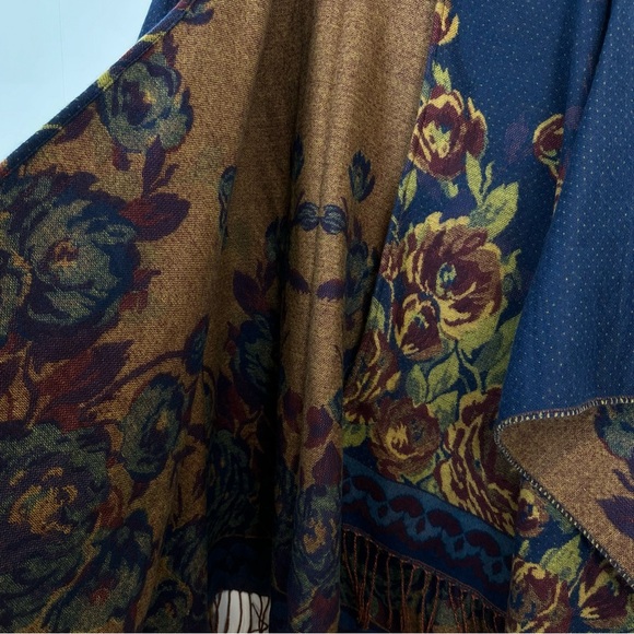 Cejon Rose Motif Cape Wrap Open Poncho OSFM - Picture 3 of 7